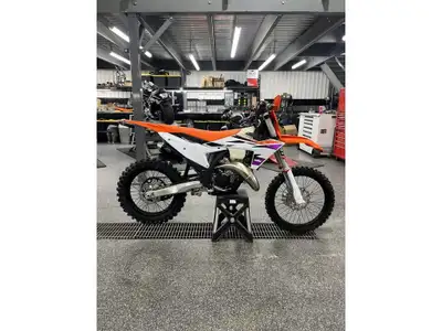 2024 KTM 125 XC Les photos peuvent être à titre indicatif et sans inscription. Les promotions en vig...