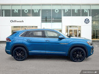 This Volkswagen Atlas Cross Sport boasts a Intercooled Turbo Premium Unleaded I-4 2.0 L/121 engine p... (image 5)