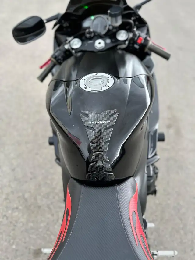 2006 Yamaha YZFR1 in Sport Bikes in Calgary - Image 17