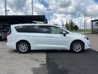 2022 CHRYSLER GRAND CARAVAN SXT - POWER LIFTGATE FEATURES INCLUDE - - Premium Cloth Interior - Power... (image 3)