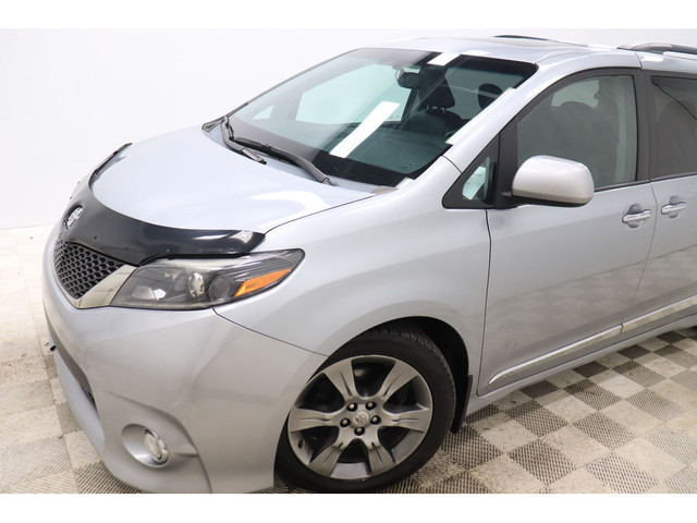  2015 Toyota Sienna 8 PASSAGERS, 3.5L V6, BLUETOOTH, CAMERA in Cars & Trucks in Longueuil / South Shore - Image 3