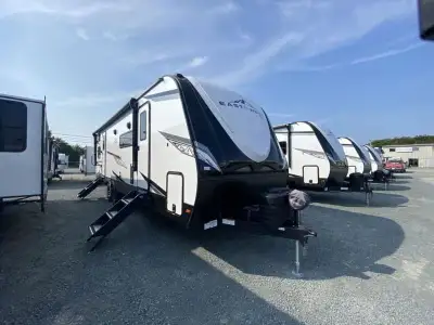 EAST TO WEST Alta travel trailer 2800KBH highlights: Large Slide out Countertop Extension 21' Power...