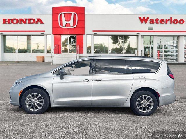 2022 Chrysler Pacifica Touring L | AWD | CARPLAY | BACKUP CAM in Cars & Trucks in Kitchener / Waterloo - Image 4