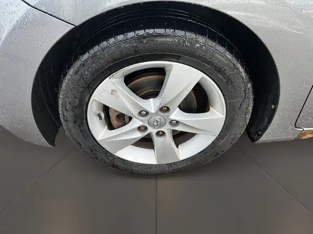 2013 HYUNDAI ELANTRA in Cars & Trucks in Stratford - Image 8