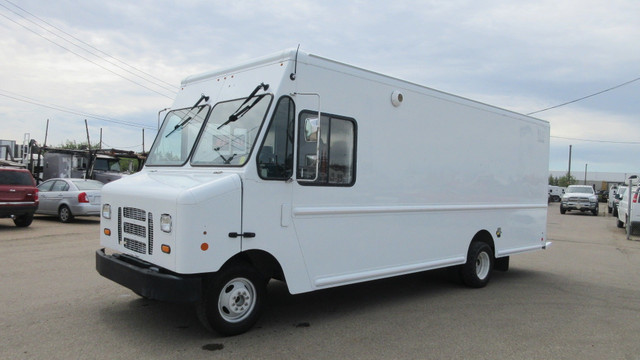 2013 Ford ECONOLINE COMMERCIAL CHASSIS STEP VAN in Cars & Trucks in Edmonton - Image 2
