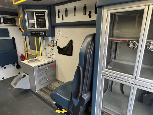 2019 Chevrolet Express 4500 Ambulance in Cars & Trucks in Calgary - Image 14