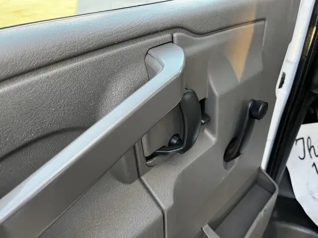 2017 chevrolet Express G4500 22 Passenger with Wheelchair Ramp O in Heavy Trucks in Richmond - Image 27