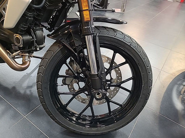 2024 Ducati Scrambler Icon Black in Street, Cruisers & Choppers in Calgary - Image 4