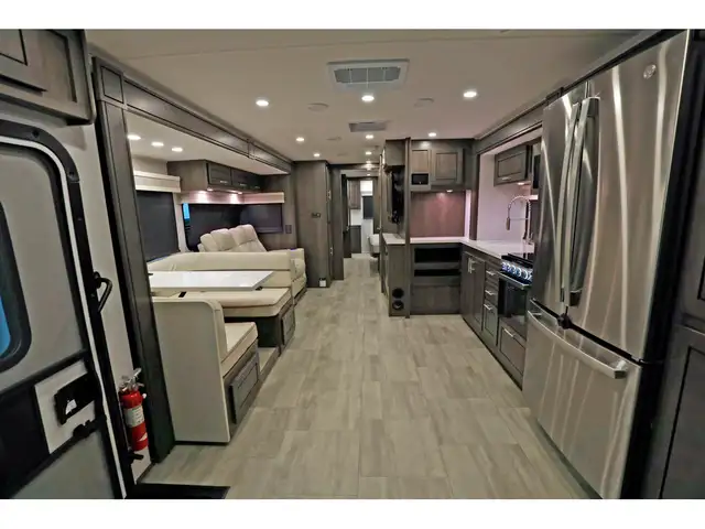 2025 Forest River Georgetown 5 Series Gt5 34H5 3 extensions 2025 in RVs & Motorhomes in Laval / North Shore - Image 5