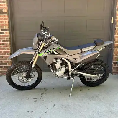 APPLY NOW: https://www.ridecollective.ca/get-pre-approved The 2024 Kawasaki KLX 300 is a lightweight...