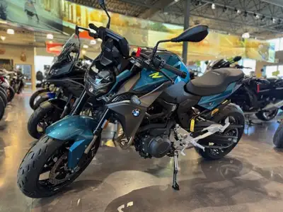 2025 BMW F900R available in one the nicest colours currently offered by BMW Motorrad - snapper blue...