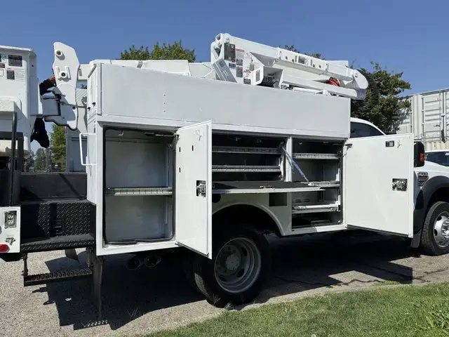 2008 Ford F-550 Super Duty 4X4 Altec Bucket Truck in Heavy Trucks in Delta/Surrey/Langley - Image 14