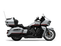 2024 Indian Motorcycle Pursuit Dark Horse w/PowerBand Audio Pkg