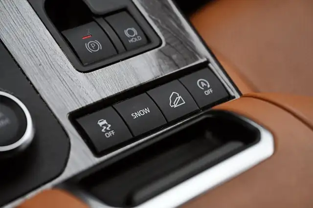 2021 Toyota Highlander 2021 LIMITED + AWD + GPS + CUIR + TOIT +  in Cars & Trucks in Longueuil / South Shore - Image 23