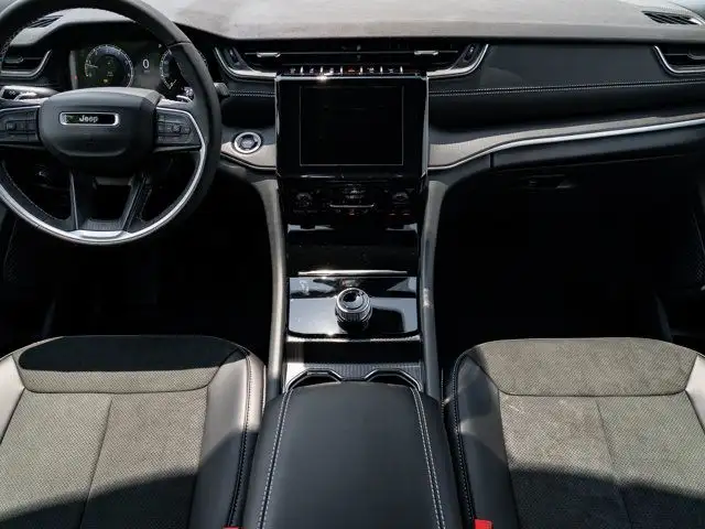 2025 Jeep Grand Cherokee L Altitude dans Autos et camions dans Barrie - Image 17