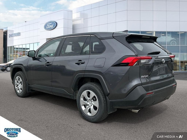 2022 Toyota RAV4 LE in Cars & Trucks in Calgary - Image 4