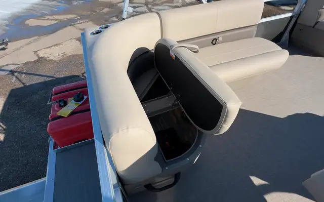 2025 SUN TRACKER Party Barge 16 DLX -Best Pontoon Boat, Mercury  in Powerboats & Motorboats in Prince Albert - Image 19