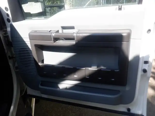 2012 ford F-550 Cube Van Crew Cab Dually 4WD in Heavy Trucks in Richmond - Image 30