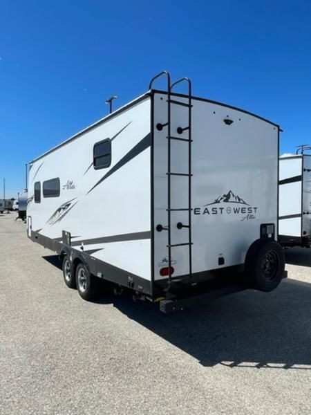 2022 East to West, INC. ALTA 2100MBH in Travel Trailers & Campers in Winnipeg - Image 3