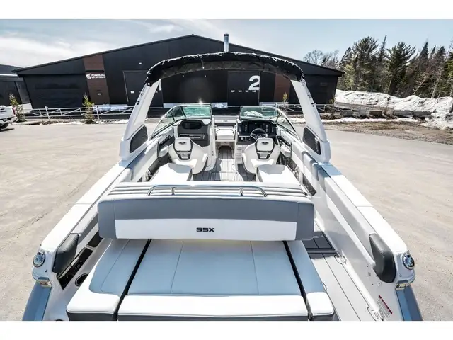 2025 Chaparral 267 SSX in Powerboats & Motorboats in Québec City - Image 16