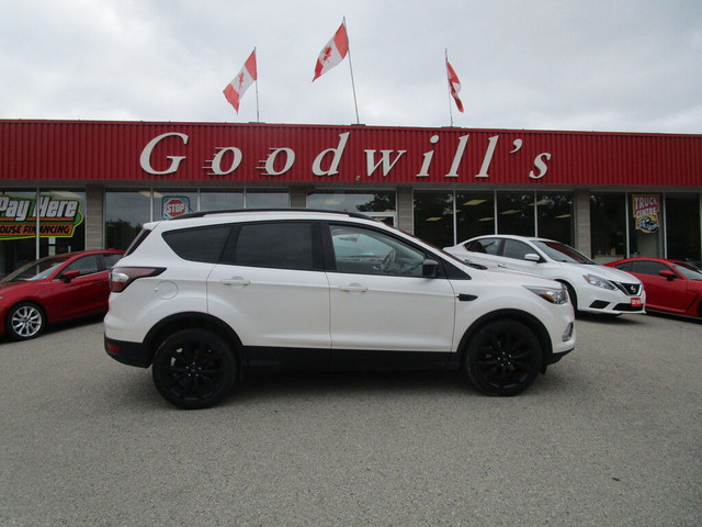  2018 Ford Escape SE, FWD, HEATED CLOTH, BLIND SPOT MONITORS! in Cars & Trucks in London