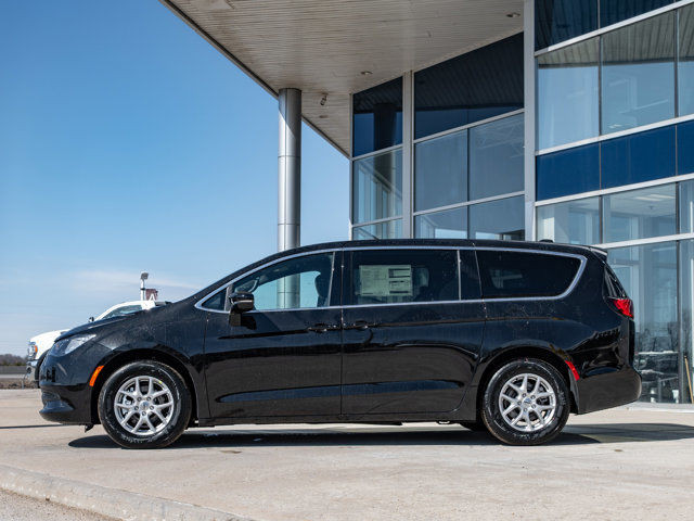 2025 Chrysler Grand Caravan SXT in Cars & Trucks in Barrie - Image 4
