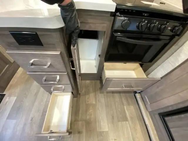 2025 Winnebago Minnie Winnie 26T in RVs & Motorhomes in Abbotsford - Image 18