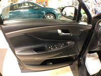 SUV ......... AWD ........ LEATHER INT. .......... PANORAMIC ROOF ......... AUTOMATIC ......... BLIN... (image 9)