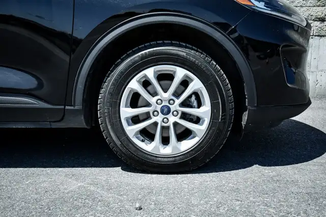 2020 Ford Escape SE • HEATED SEATS • CP/AA • NAV • PARK ASSIST in Cars & Trucks in Kingston - Image 8