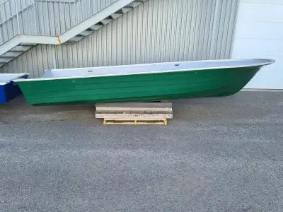 FiberOne FISHERMAN 16 2022 Chaloupe de fibre de verre 16' avec une capacité de 1222 lbs 5 personnes...