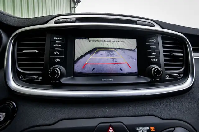 2018 Kia Sorento EX V6 • HEATED LEATHER • PREM. AUDIO • CP/AA dans Autos et camions dans Kingston - Image 28
