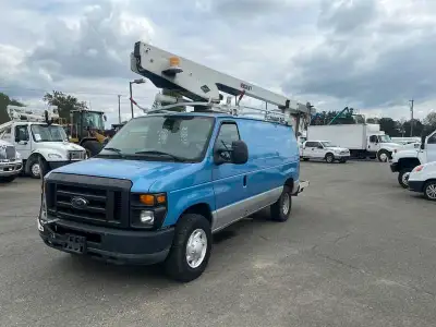 2010 Ford Econoline E-350 Super Duty Bucket Truck, 5.4L, 8 cylinder, automatic, RWD, , AM/FM radio,G...