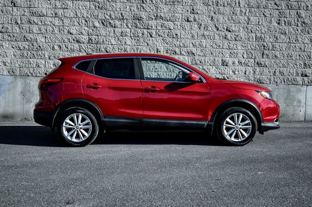 2017 Nissan Qashqai SV • SUNROOF • REMOTE START • BLUETOOTH in Cars & Trucks in Cornwall - Image 2