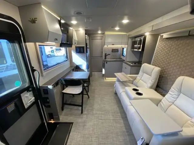 2025 Winnebago View 24T in RVs & Motorhomes in Abbotsford - Image 12