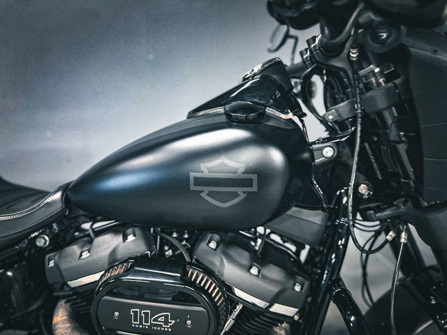 2020 Harley-Davidson Softail FXFBS - Fat Bob 114 in Street, Cruisers & Choppers in Oshawa / Durham Region - Image 3