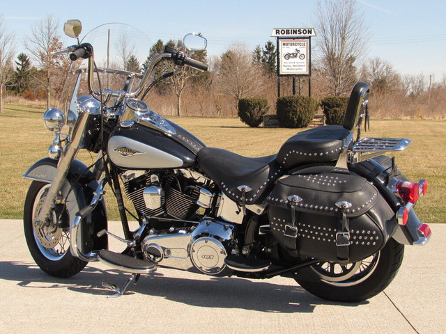  2012 Harley-Davidson FLSTC Heritage Softail Classic Low 21,000  in Street, Cruisers & Choppers in Leamington - Image 2