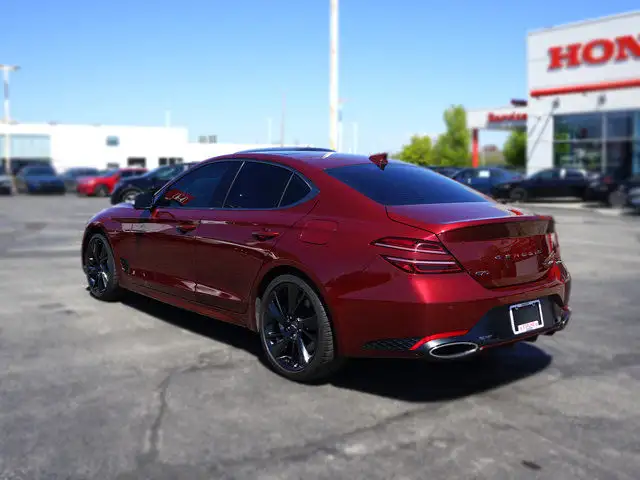2023 Genesis G70 3.3T Sport | Winter Tires | Tint dans Autos et camions dans Hamilton - Image 11