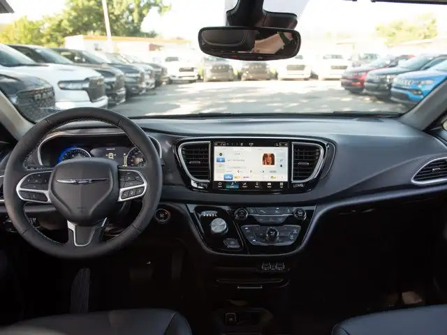 2025 Chrysler Grand Caravan SXT, Heated Leather, Lane Keep in Cars & Trucks in Calgary - Image 11