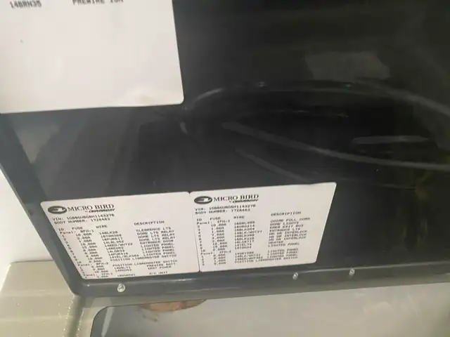 2017 chevrolet Express G4500 21 Passenger Bus With Wheelchair Ac in Heavy Trucks in Richmond - Image 34