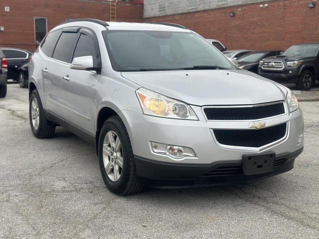 2010 Chevrolet Traverse FWD 4dr 1LT in Cars & Trucks in City of Toronto - Image 3