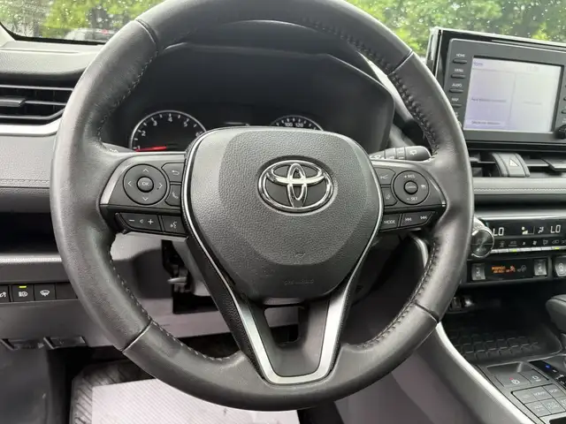 Toyota RAV4 XLE 2022 AWD - BAS MILLAGE - in Cars & Trucks in Québec City - Image 16