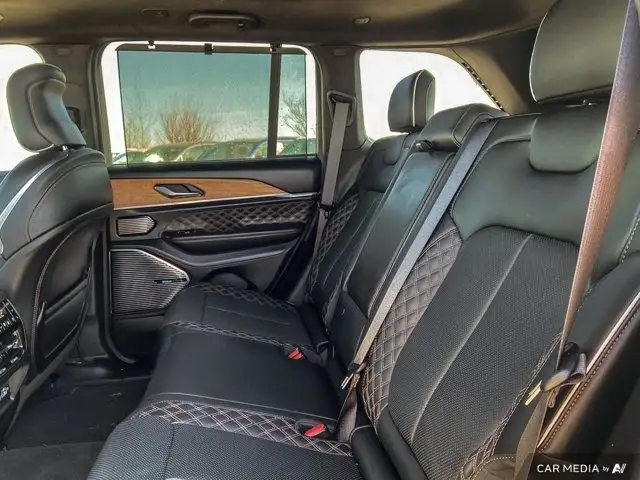 2022 Jeep Grand Cherokee 4xe Summit Reserve | Passenger in Cars & Trucks in Edmonton - Image 27