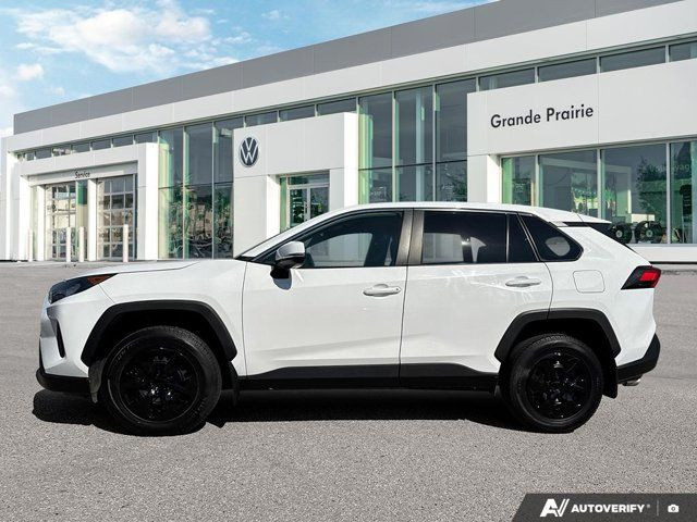 2022 Toyota RAV4 LE in Cars & Trucks in Grande Prairie - Image 2