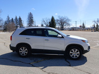 Reliable and ready for all seasons, this AWD Sorento handles anything you can throw at it! With only... (image 4)