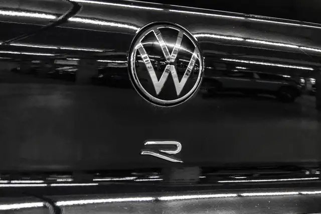 2024 Volkswagen Golf R 2.0T 7Sp at DSG w/Tip 4 Motion * Carplay  in Cars & Trucks in City of Montréal - Image 9