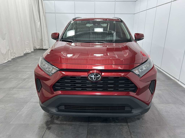 2020 Toyota RAV4 LE AWD - SIEGES CHAUFFANTS - BAS KILOMETRAGE in Cars & Trucks in Québec City - Image 2