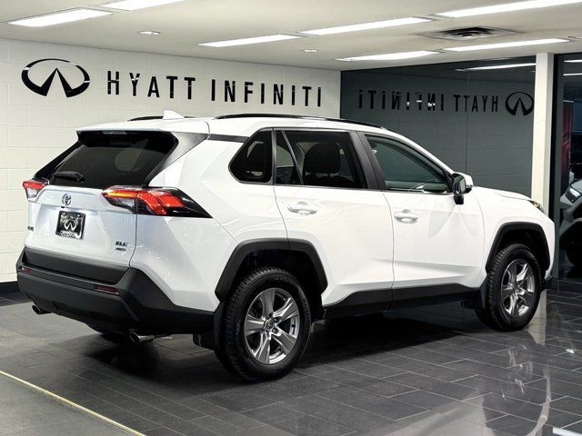2022 Toyota RAV4 XLE - No Accidents | Apple CarPlay | Sunroof in Cars & Trucks in Calgary - Image 4