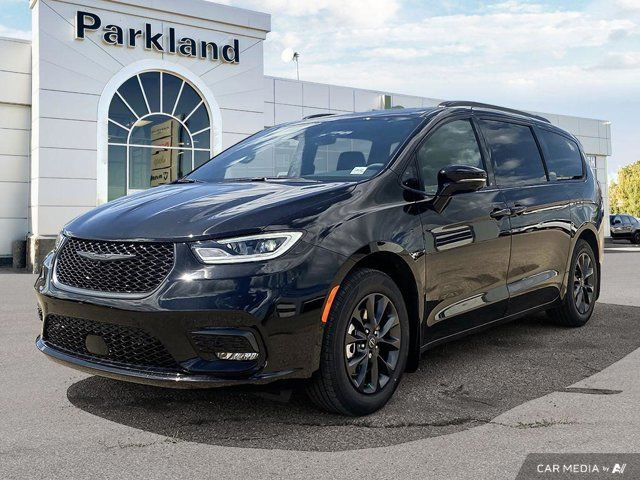 2025 Chrysler Pacifica Select Stow N Go Nav Capable 360 Camera in Cars & Trucks in St. Albert
