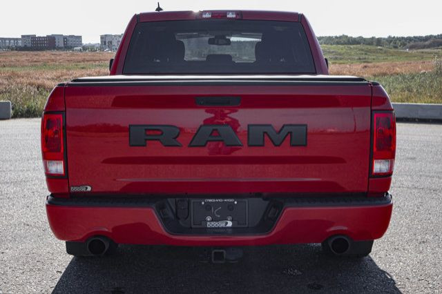 2020 Ram 1500 Classic EXPRESS CREWCAB 4X4 HEMI LOW KMS in Cars & Trucks in Strathcona County - Image 3
