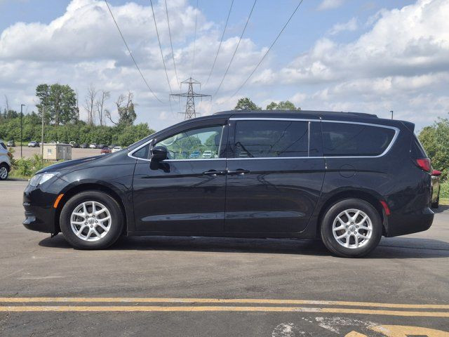 2021 Chrysler Grand Caravan SXT | DVD | Tow Pkg | Power Sliding in Cars & Trucks in Guelph - Image 2